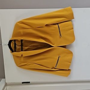 Nine west yellow blazer with zip up pockets size 14